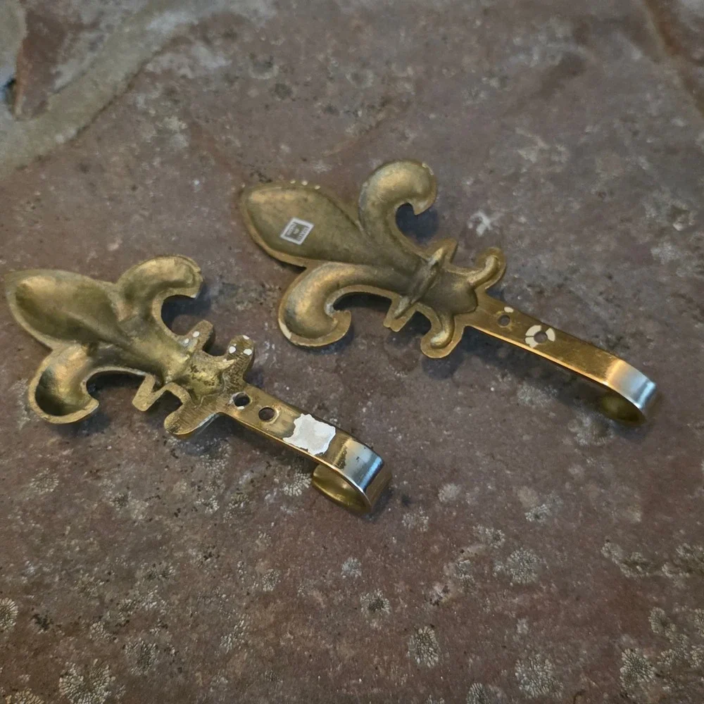 Vintage Brass Fleur De Lis Wall Hooks Set of 2 Gold French Country Decor 6.75in
